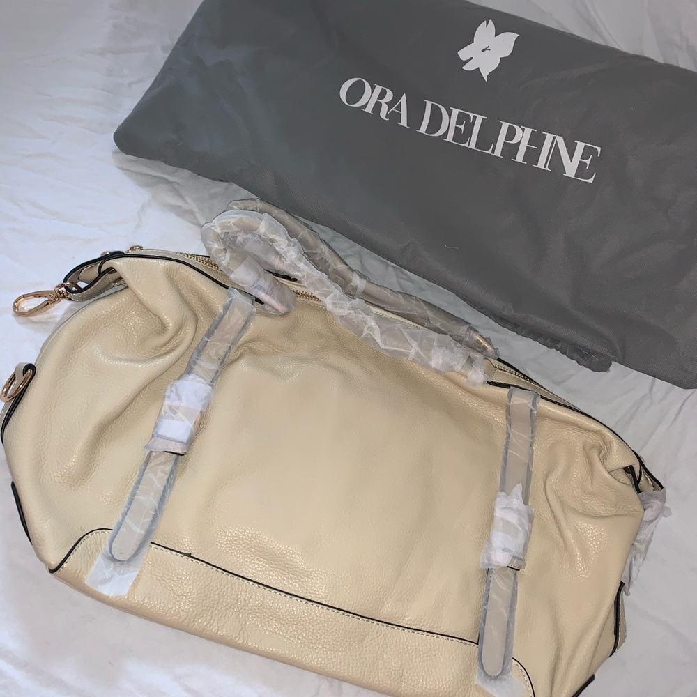 BRAND NEW✨ Ora Delphine Beige Leather Purse